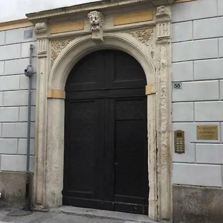 Lo Studio Del Pittore * アローナ